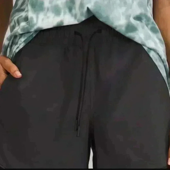 Lululemon Choose a Side Reversible Super-High Rise Short 4" Black / Graphite - Picture 2 of 8